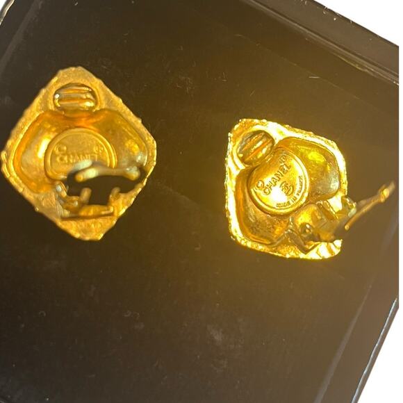 Chanel Quilted "Matelassé" 24k Gold Plated Clip-On Earrings Original Box - Picture 4 of 12